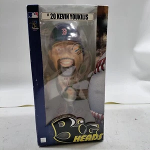 NUEVO EN CAJA BOBBLEHEAD KEVIN YOUKILIS RED SOX 2008 BIG HEADS 9" FOREVER LEGENDS DIAMANTE - Imagen 1 de 1