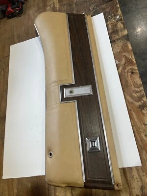 Buick Estate 1976, camioneta, panel de puerta superior trasero lado del pasajero Foto 1 de 4