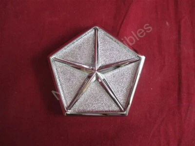 Nuevo de Lote Original Chrysler New Yorker Imperial Dynasty Tapa de maletero Bloqueo Bisel oscilante Emblema  Foto 1 de 4