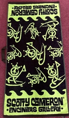 Toalla de golf Scotty Cameron Gallery Dawn Patrol Peace Surfer/verde Foto 1 de 3