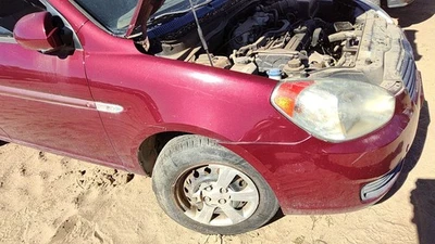 Guardabarros delantero derecho Hyundai Accent 2006-2011 pasajero OEM 5R rojo vino 663211e300 Foto 1 de 4