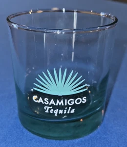 Vaso de cóctel Casamigos Tequila Rocks transparente con base verde George Clooney - Imagen 1 de 9