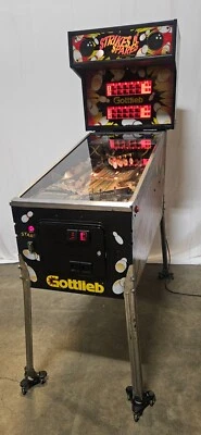 Máquina de pinball STRIKES 'N SPARES - Premier/Gottlieb 1995 - 2782 Foto 1 de 4