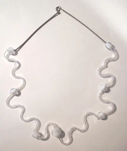 COLLAR DE VIDRIO ARTESANO GARABATEADO MODERNISTA BLANCO/CUENTAS TRANSPARENTES PARA USAR - Imagen 1 de 4