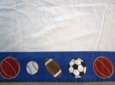 SPORTS BALLS MOTIF TWIN FLAT SHEET- SOLID WHITE W/ROYAL BLUE TOP EDGE Foto 1 de 4