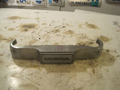 82 83 HONDA MAGNA V45 VF750 STEERING STEM 三棵树徽章盖组件 — 第 1/3 张图片