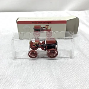 BOMBA TIRADA POR CABALLOS THE READERS DIGEST 1908 DE COLECCIÓN 2000 CAMIÓN DE BOMBEROS ROJO DE COLECCIÓN - Imagen 1 de 9