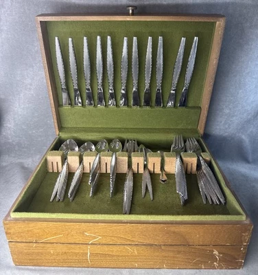 Oneida Community Stainless Flatware Venetia Design 77 Piece W/ Box *READ LOOK - Image 1 of 4