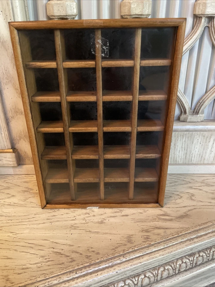 Vitrina de pared de dedal de colección, madera/vidrio, 24 secciones, forro de terciopelo negro Foto 1 de 4
