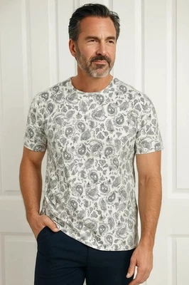 Camiseta Robert Graham Talla Mediana Para Hombre Ames Blanca y Azul Marino Estampado Paisley Nueva Con Foto 1 de 4