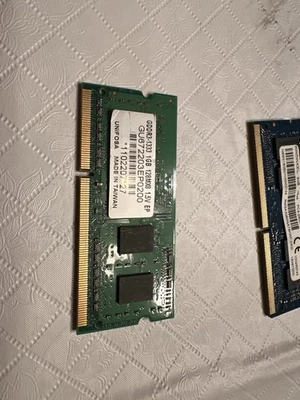 Unifosa 1GB GDDR3-1333 128MX8 1.5V SDRAM Memoria RAM Foto 1 de 2