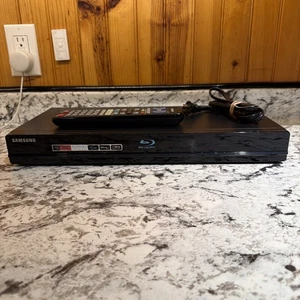 Samsung BD-P1600 Blu-Ray CD DVD Player With Remote TESTED WORKING - Picture 1 of 10