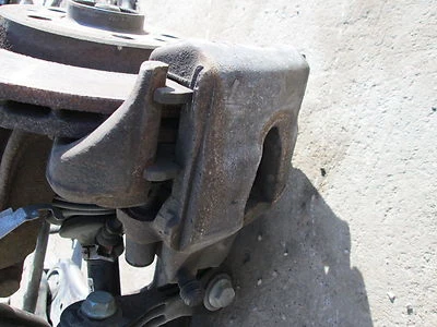 PINZAS DE FRENO DELANTERAS VOLKSWAGEN BEETLE 1999-2000-01-2002-03-04-05 Foto 1 de 2