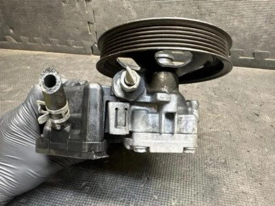 2006-2009 Hummer H3 Power Steering Pump Assembly OEM - Image 1 of 2