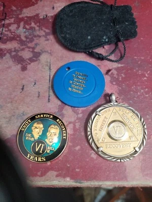 Alcoholics Anonymous 6 Years Bill W Dr Bob Tri-plate Recovery Coin MedallON D - Image 1 of 4