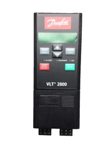 195N1037 - DANFOSS - VLT2815PT4B20STR0DBF00A00 Variateur RECONDITIONNÉ - Bild 1 von 3