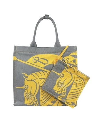 Bolso de Mano Burberry EKD de Lona con Bolsa Color: Girasol (Nuevo con Etiquetas Minorista $1650) Foto 1 de 4