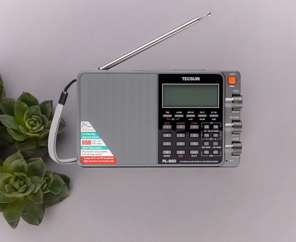 Tecsun PL880 Dual Conversion AM FM Shortwave World Band Radio Single Side Band - Image 1 of 4