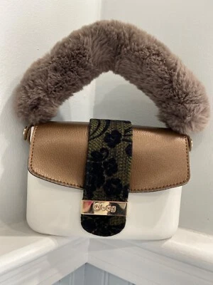 Obag bolsillo blanco con solapa y asa Foto 1 de 3