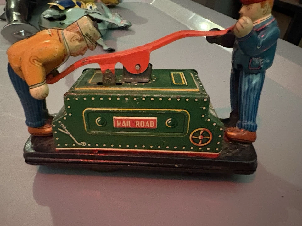 Antigo 1950 Kyodo Press Co. Tin Wind Up "Tom & Dick" Railroad Hand Car Toy Japão - Imagem 1 de 4