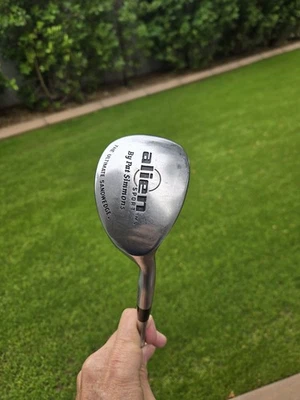 ALIEN Ultimate Sand Wedge, RH.  35".  Good Grip.  - Image 1 of 4