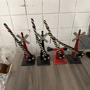 4x Vintage Marx O Gauge Crossing Signal Gates - Moving Arms - #438 - Picture 1 of 8