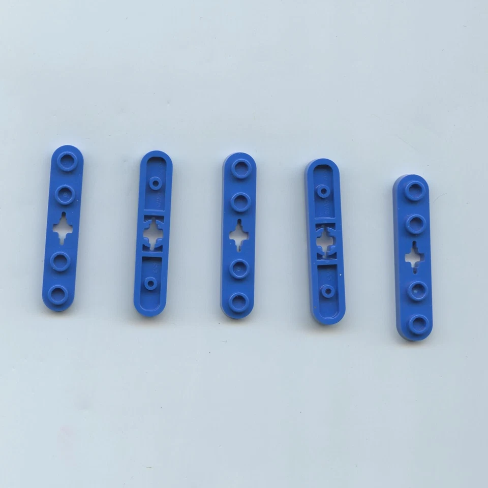 LEGO x 5 Blue Technic, Plate 1 x 5 with Smooth Ends, 4 Studs and Center Axle - Image 1 of 1