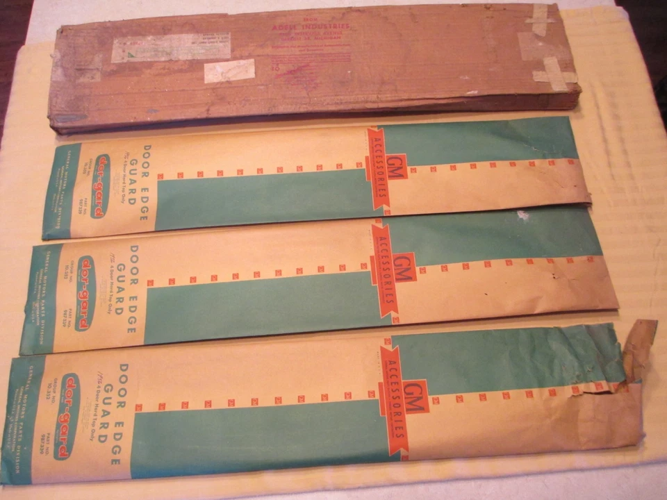 KIT PROTECTOR BORDE PUERTA CHEVROLET BELAIR 1956 NUEVO GM 987339 ACCESORIO GM Foto 1 de 4
