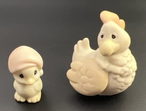 Vintage Tiny Miniature Flocked Fuzzy Bubblegum Chicken and Chick Figurines - Picture 1 of 6