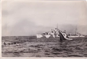 Original Press Photo WW2 Sinking of HMS Grenville in North Sea 21.1.1940 - Picture 1 of 2