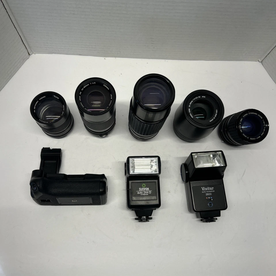 Lote surtido de lentes y accesorios para cámara de 35 mm sin probar. Foto 1 de 4