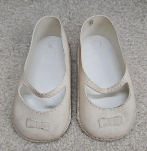 Vintage 36 schmale Puppenschuhe Mary Janes Schleife Gummi Vinyl Made in USA 5" x 2,5" - Bild 1 von 8