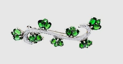 LADIES TWO TONE 14KT PERIDOT AND DIAMOND PIN - Image 1 of 3