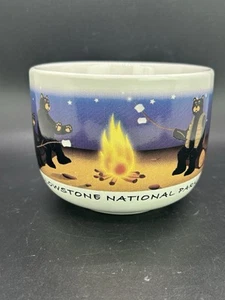 Taza de café de recuerdo del Parque Nacional de Yellowstone osos tostando malvaviscos BN11 - Imagen 1 de 9