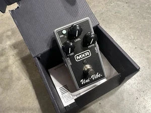 MXR Uni-Vibe M-68 Chorus / Vibrato Guitar Effects Pedal M68 Orig Box LOL #BM6 - Picture 1 of 13