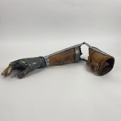 Antique Prosthetic Arm And Hand Articulated - Image 1 of 4