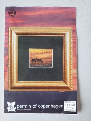 Kit de punto de cruz contado Permin de Copenhague caballos en campo #14-1126 Foto 1 de 3