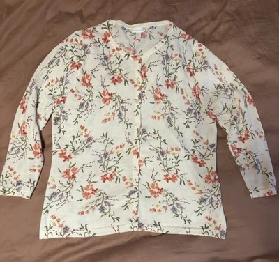 Cárdigan de lana merino granate Hill para mujer talla grande crema floral estampado de flores silvestres Foto 1 de 4