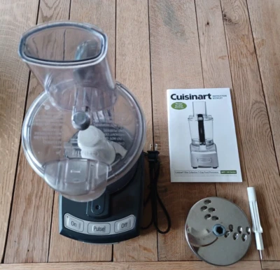 Cuisinart 7-Cup Food Processor MFP-108 w/2 blades & instruction book - Image 1 of 4