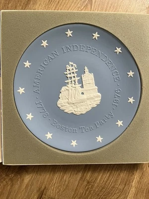Wedgwood碧玉器皿蓝色和白色美国独立波士顿茶会盘 — 第 1/4 张图片