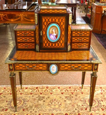 Escritorio montado en Ormolu y porcelana con incrustaciones del siglo XIX Donald Ross Bonheur Du Jour  Foto 1 de 4