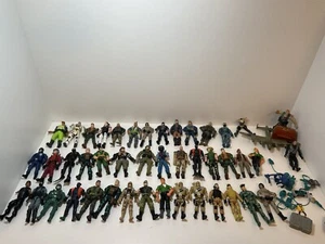 "Lote mixto de 44-3,75"" figuras de acción/soldados con avión y accesorios usados"  - Imagen 1 de 10