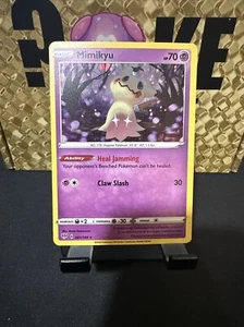 Tarjeta de juego de cartas coleccionables Pokémon Mimikyu 081/189 Cosmos Holo Darkness Ablaze casi nueva promoción - Imagen 1 de 2