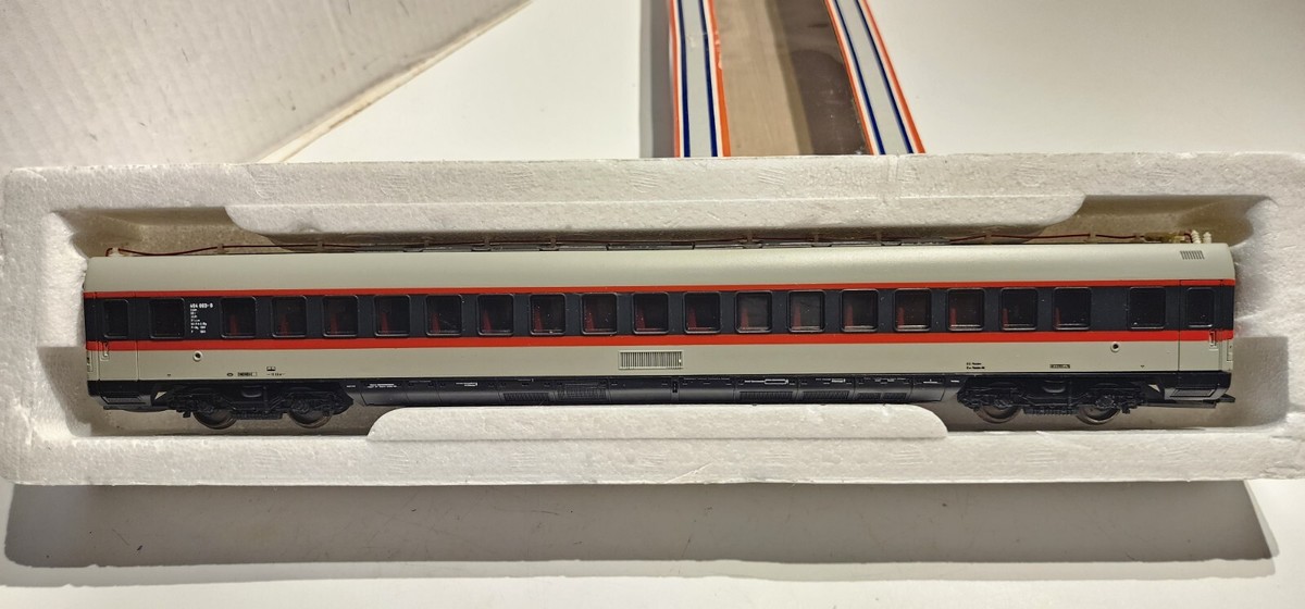 Lima HO with Vintage Model Railroad Passenger Cars for sale Lima HO with Vintage Model Railroad Passenger Cars for sale
