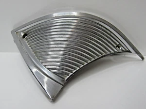 Chrysler 1963 lámpara trasera derecha adorno - número de pieza 2423258 #P11-A - Imagen 1 de 8