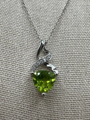 Sterling Silver Natural Green Peridot & White Zircon Sterling Silver Necklace Foto 1 de 4