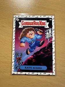 2023 Topps GPK Rock N Roll Hall of Lame KATE BUSHED #5a Music Notes Parallel - Imagen 1 de 2