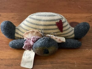 PRIMATIVE Artisain Made CLOTH HONEY BEE SHELF SITTER - Picture 1 of 5