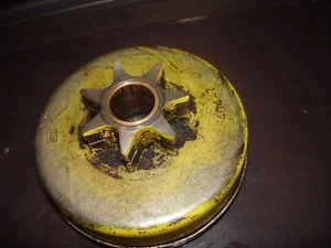 McCulloch Model 15 clutch and sprocket chainsaw part only - Picture 1 of 2