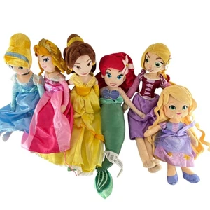 Juego de Muñecas de Peluche Princesa Disney Cenicienta Bella Ariel Rapunzel Aurora y Bebé Ra - Imagen 1 de 22